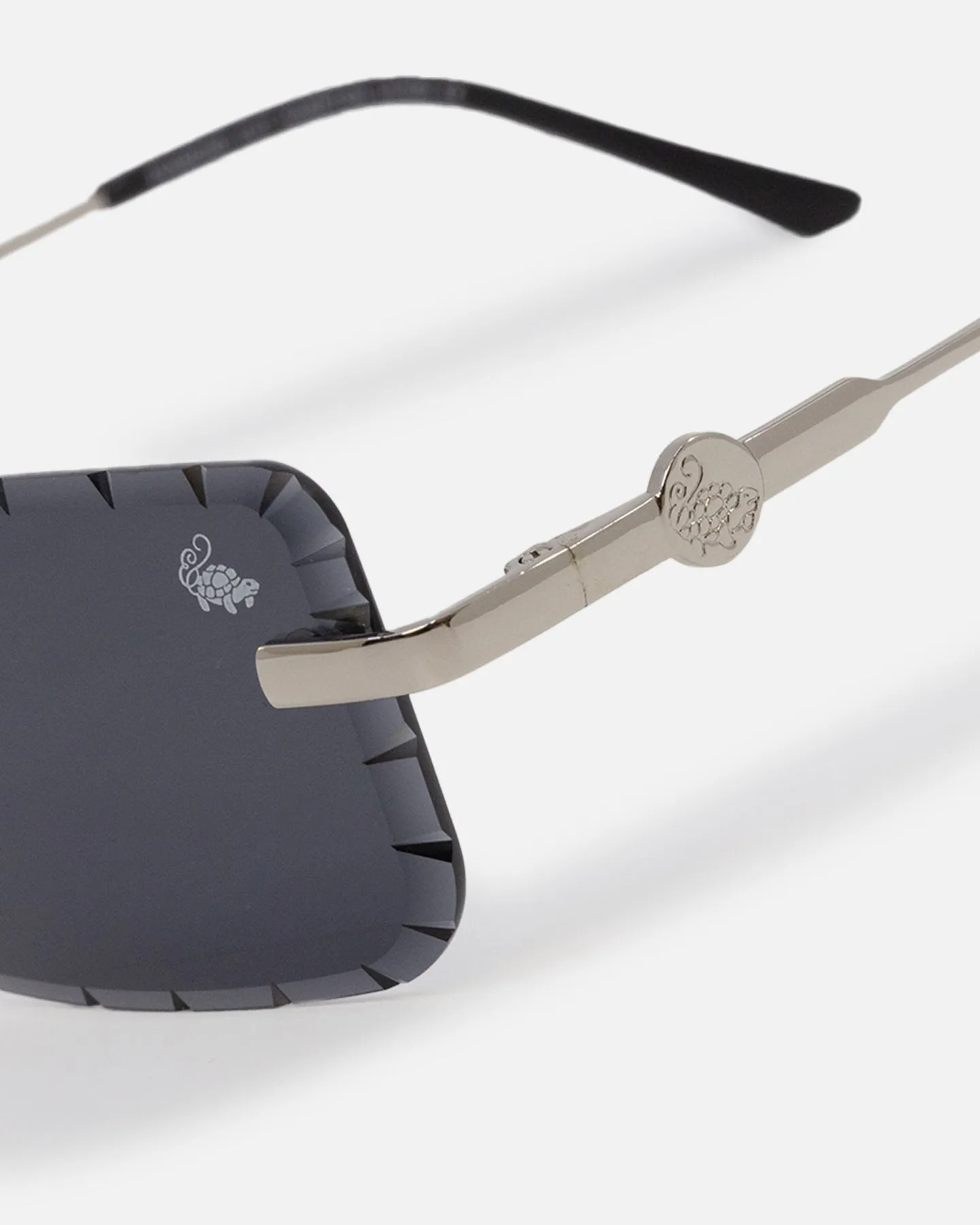 Belvoir & Co Diamond Cut Hampton Sunglasses Black/Silver