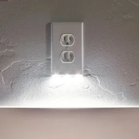 iTD Gear Wall Outlet Coverplate w/ LED Night Lights (Auto on/off)