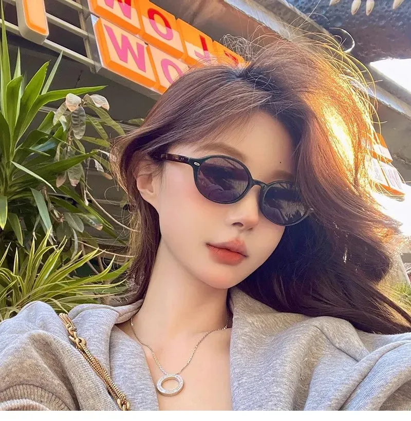 Retro Small Oval Sunglasses Women Men Rivets Shades Fashion Eyewear Luxury Sun Glasses UV400  Female