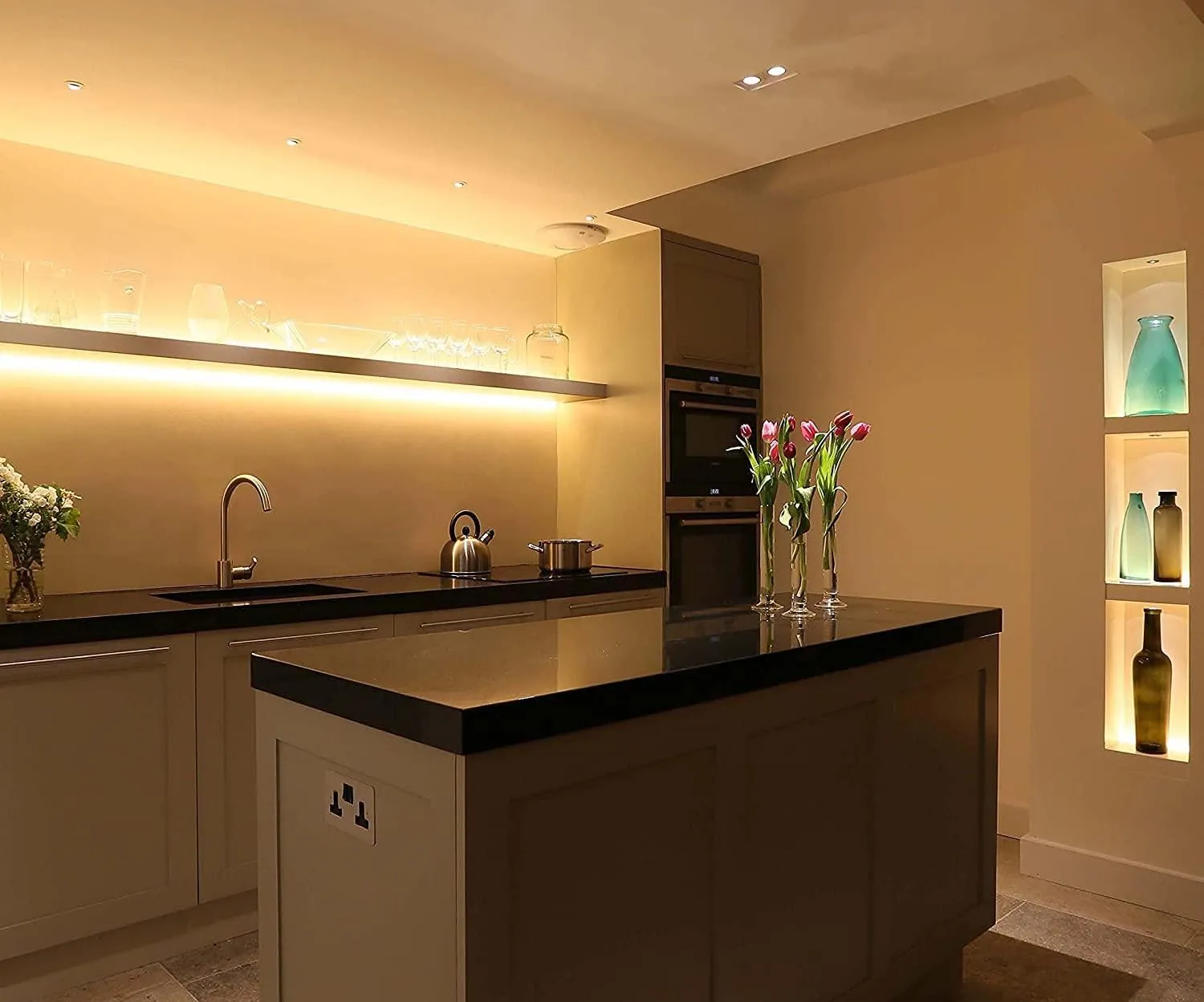 Warm White LED Strip 12V IP65 Waterproof 60LED/m 5 metre Full Kit
